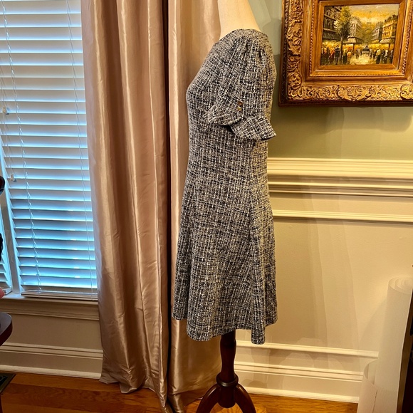 NWOT DKNY Black & White Stretch Woven Fit & Flare Bell Sleeve Dress US Size 8 - Picture 7 of 9
